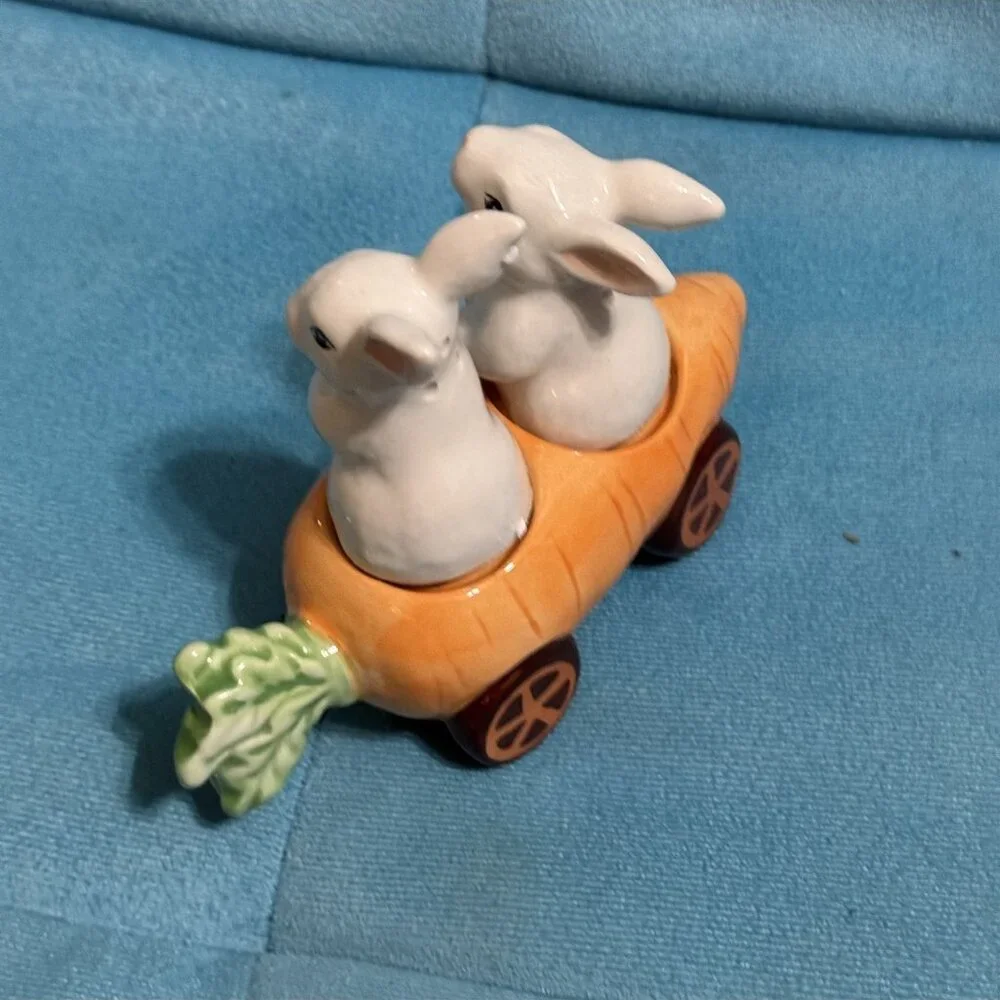 Cracker Barrel Salt And Pepper Shakers, Bunnies, Rabbits, In Carrot Car